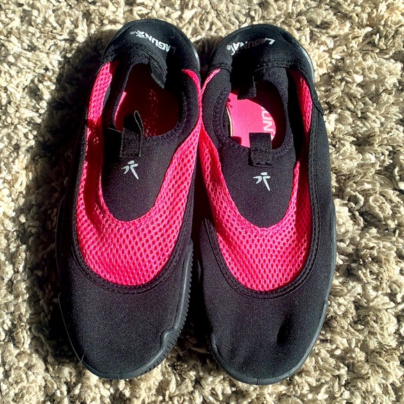 Laguna Slip On Women's Wet Suit Shoes Size 9 Water Fun Black Pink Like New - Picture 1 of 3